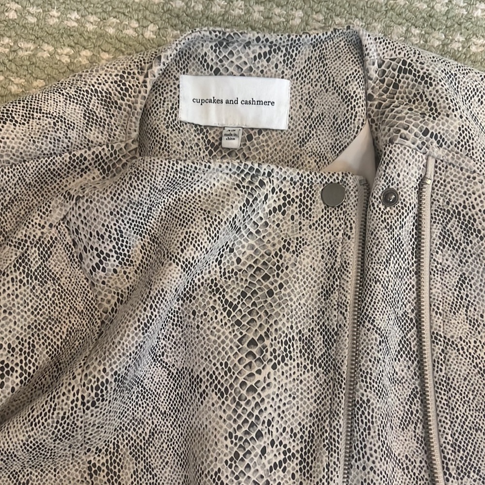 Cute Jacket! - image 2